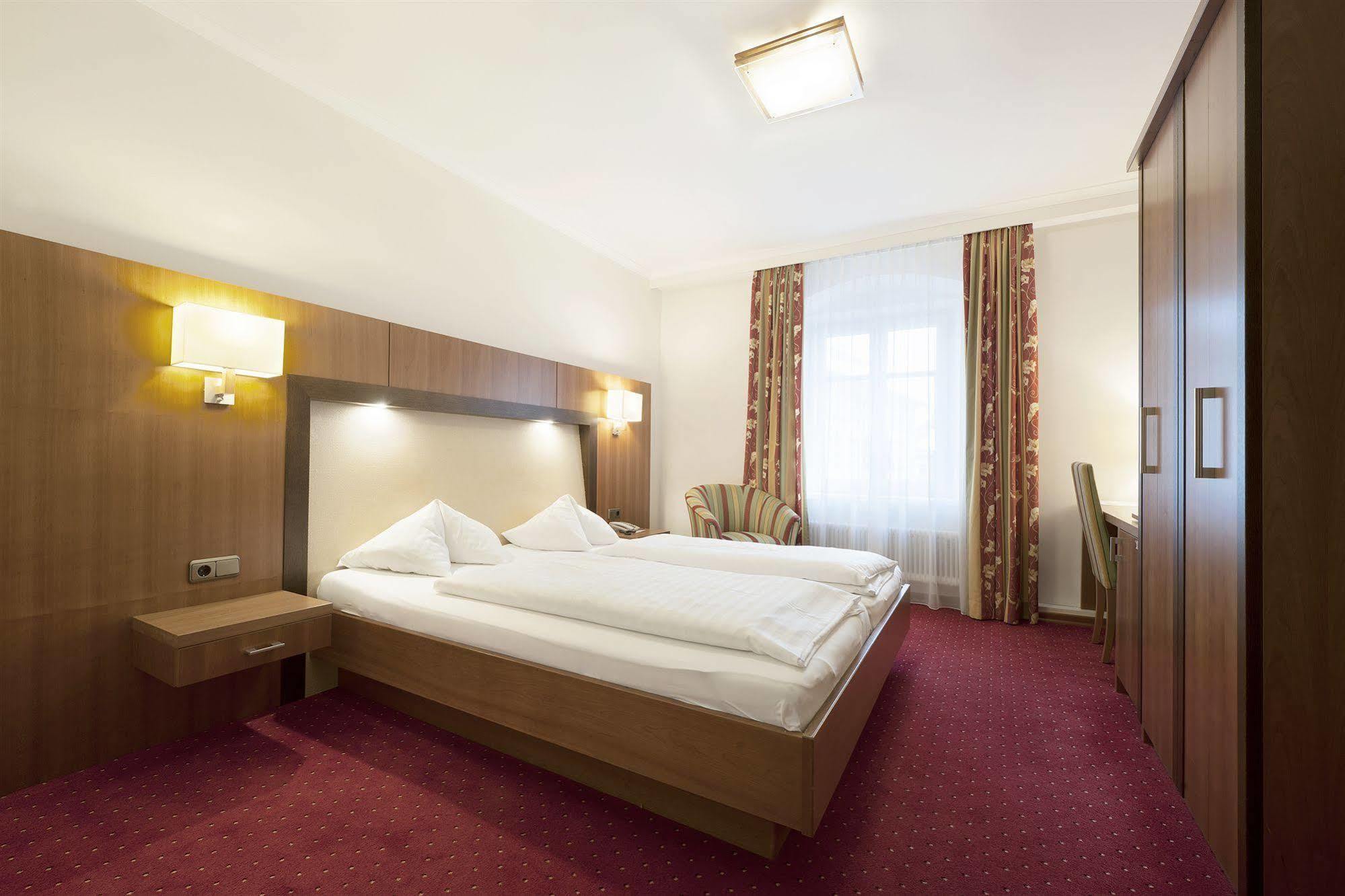 Hotel Goldener Loewe Kufstein Esterno foto