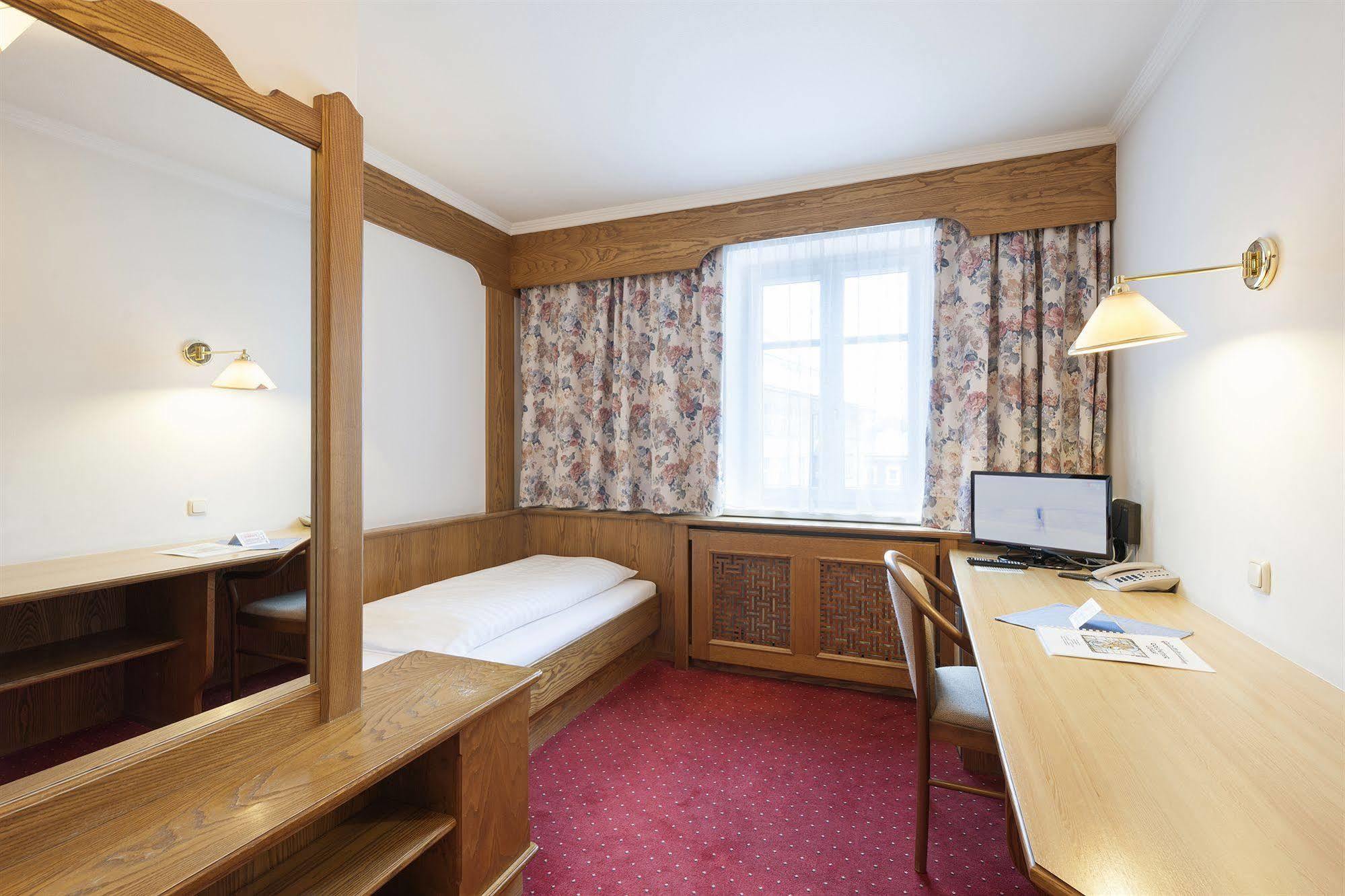 Hotel Goldener Loewe Kufstein Esterno foto
