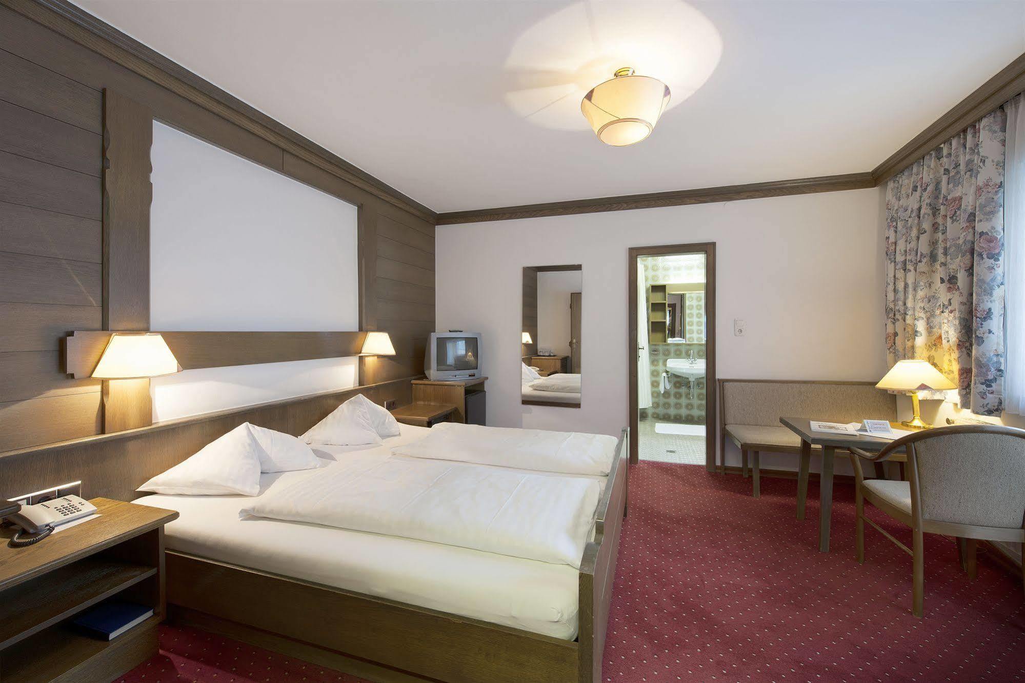 Hotel Goldener Loewe Kufstein Esterno foto