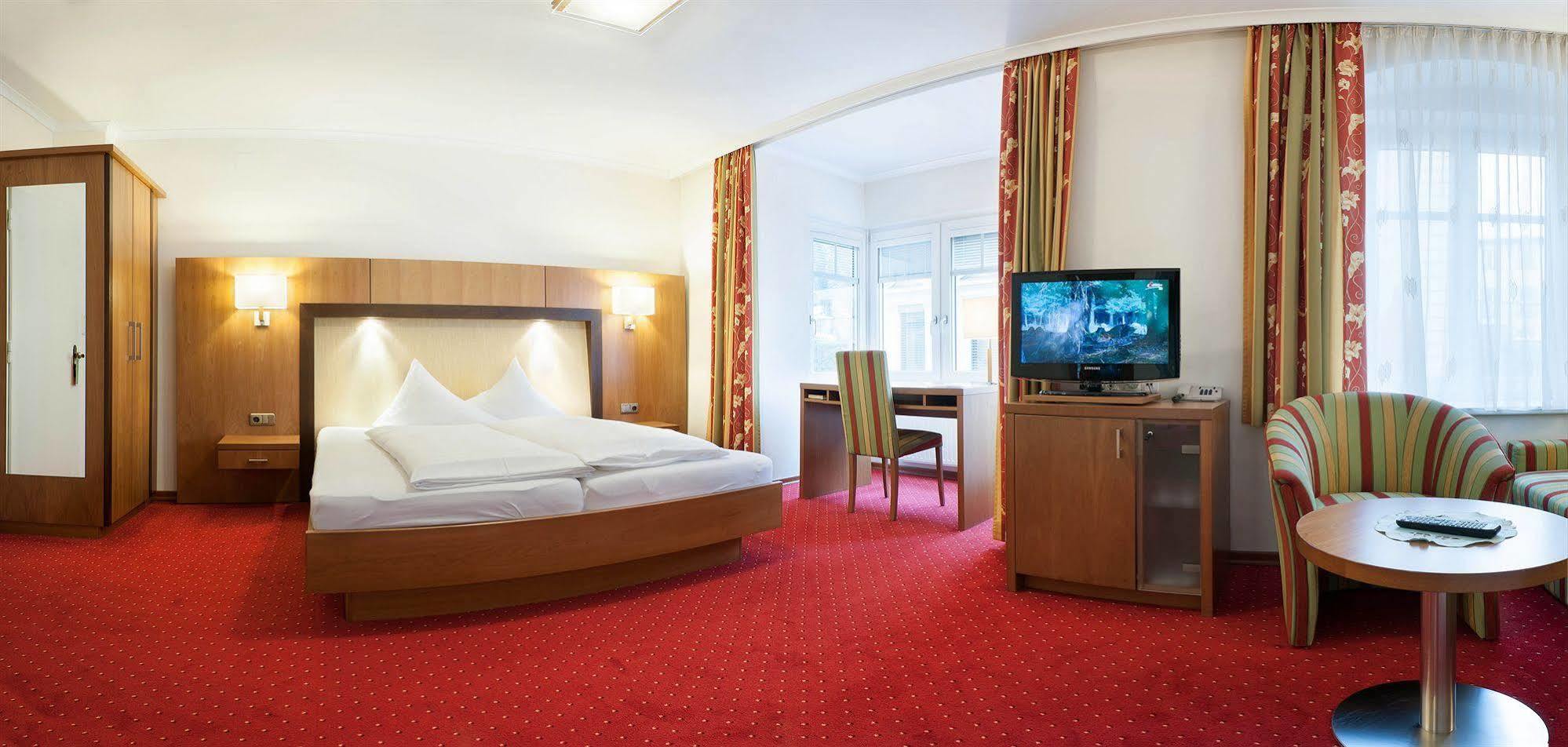 Hotel Goldener Loewe Kufstein Esterno foto